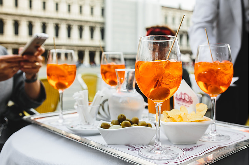 The aperitivo in Milan: interesting facts and tips about one of Italians' most beloved rituals